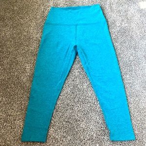 Beyond yoga high waisted 3/4 length women’s teal size M leggings.